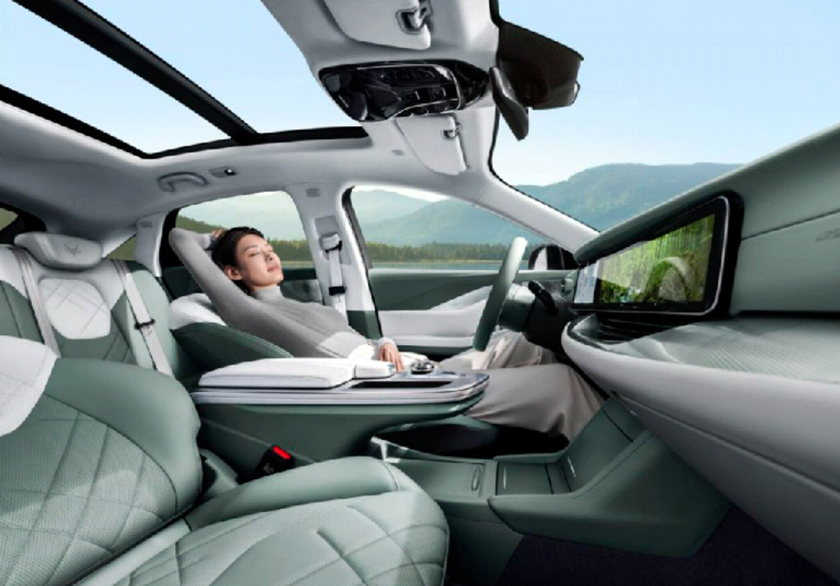 極狐汽車三款新車即將上市，配置提升優(yōu)化用車體驗