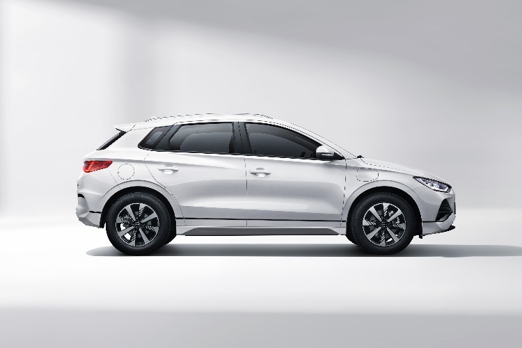 比亞迪e2榮耀版上市 續(xù)航405km/起售價(jià)8.98萬(wàn)元